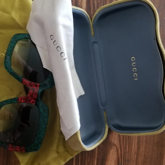 GUCCI SUNGLASSES - Picture 1 of 4